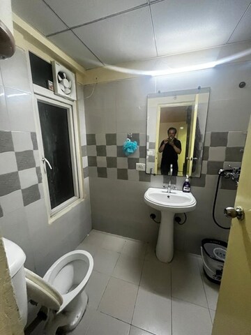 Master Bedroom in 3 BHK Apartment at Gaur City 2 - 14th Avenue, Sector 16c Greater Noida – for Rent