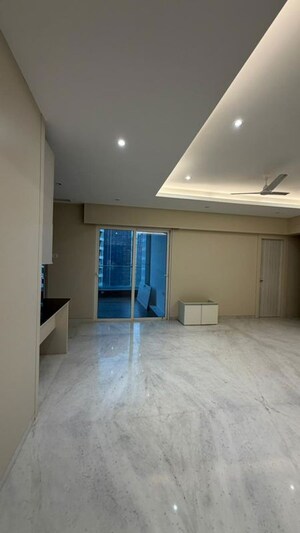 Room in 2 BHK Apartment at Enpar Lotus Residency, Lower Parel – for Rent