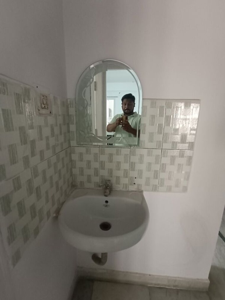 Bathroom, patna gaya road Commercial Office Space 1000 Sq.Ft. In Patna   Gaya Road Patna 10106150