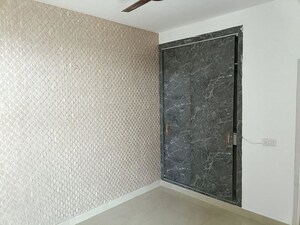 Room in 2.5 BHK Apartment at M3M Woodshire, Sector 107 – for Rent