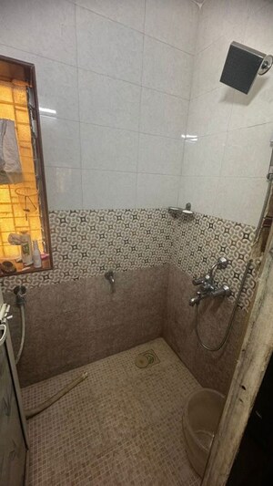 Bathroom in 1 BHK Apartment at Jyoti Complex, Goregaon East – for Rent