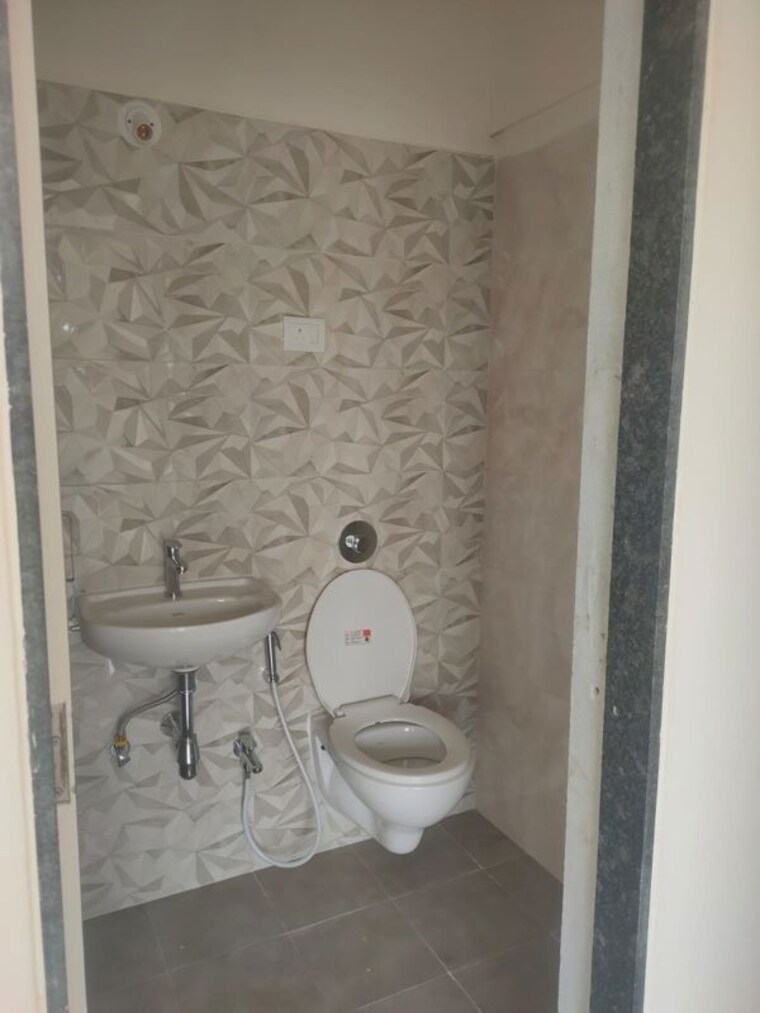 Bathroom, raunak-residency-thane 1 Bedroom 400 Sq.Ft. Apartment In Pokhran Road No One Thane 10106439