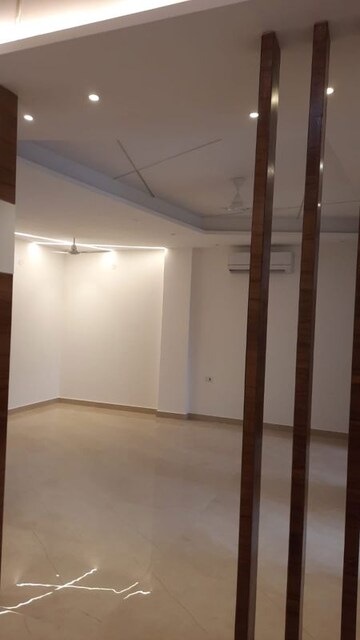 Room in 3 BHK Builder Floor at BPTP District Faridabad, Sector 81 – for Sale