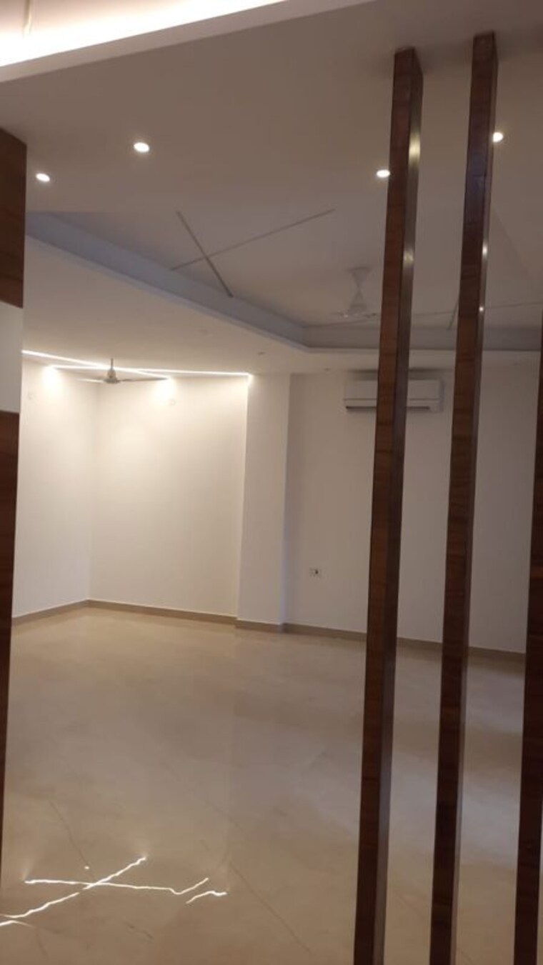 Room, bptp-district-faridabad 3 Bedroom 172 Sq.Yd. Builder Floor In Sector 81 Faridabad 10106428