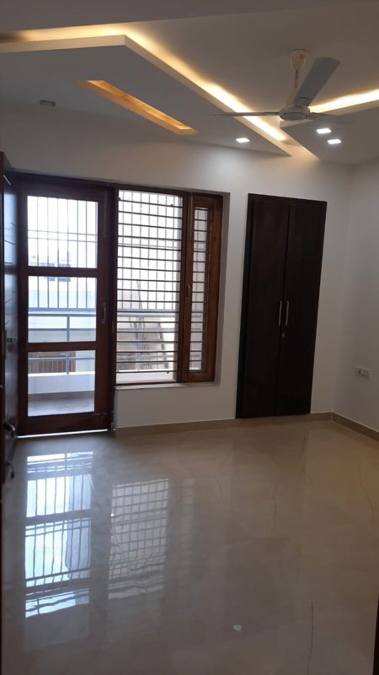 Room, bptp-district-faridabad 3 Bedroom 172 Sq.Yd. Builder Floor In Sector 81 Faridabad 10106428
