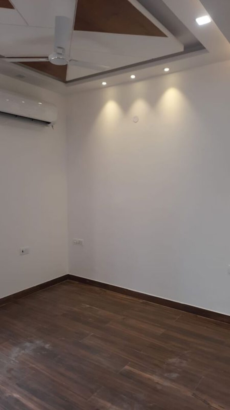 Room, bptp-district-faridabad 3 Bedroom 172 Sq.Yd. Builder Floor In Sector 81 Faridabad 10106428
