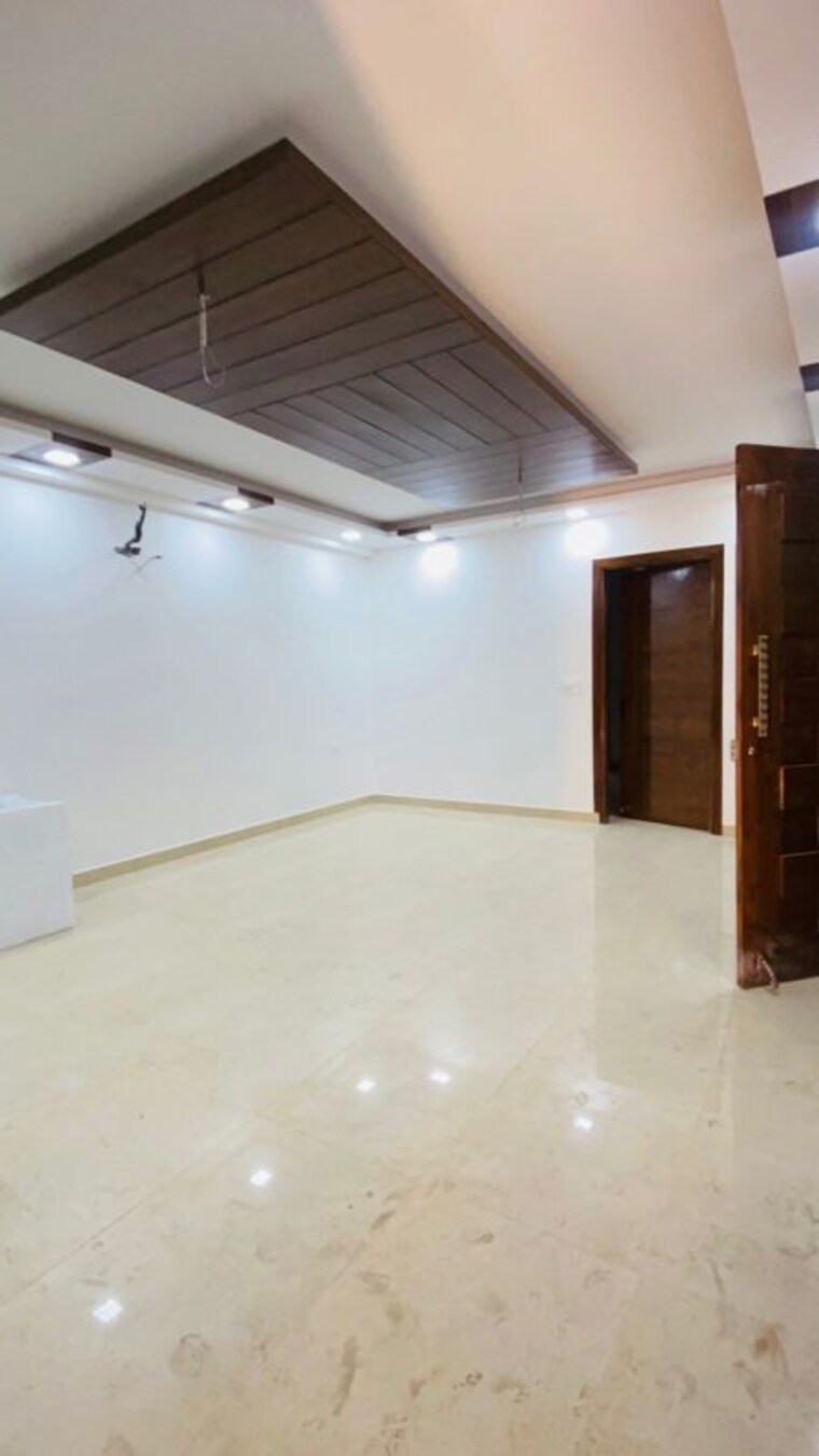 Room, bptp-district-faridabad 3 Bedroom 172 Sq.Yd. Builder Floor In Sector 81 Faridabad 10106536