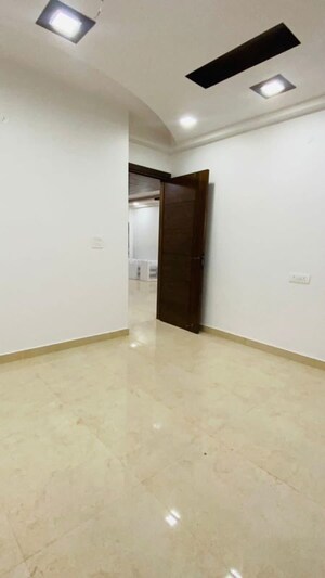 Room in 3 BHK Builder Floor at BPTP District Faridabad, Sector 81 – for Sale
