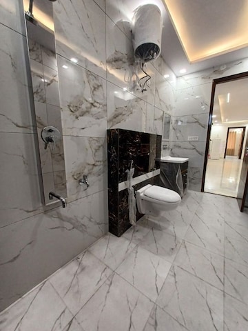 Team Area in 3 BHK Builder Floor at BPTP District Faridabad, Sector 81 – for Sale