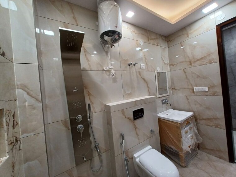 Bathroom, bptp-district-faridabad 3 Bedroom 140 Sq.Yd. Builder Floor In Sector 81 Faridabad 10106666