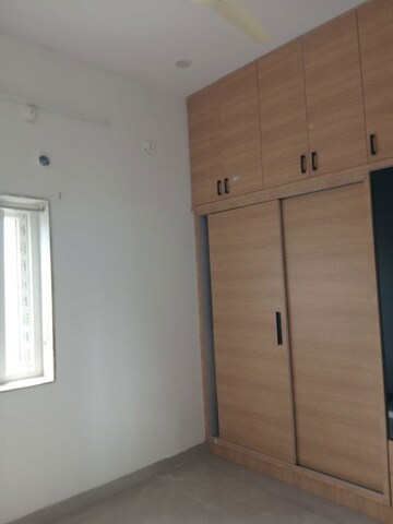 Room in 3 BHK Builder Floor at Saroor Nagar – for Rent