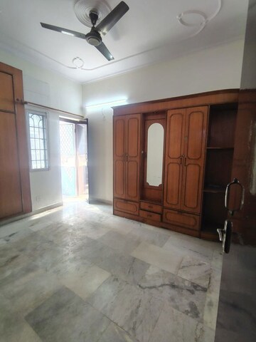 Room in 2 BHK Apartment at Shipra Suncity, Vaibhav Khand – for Sale
