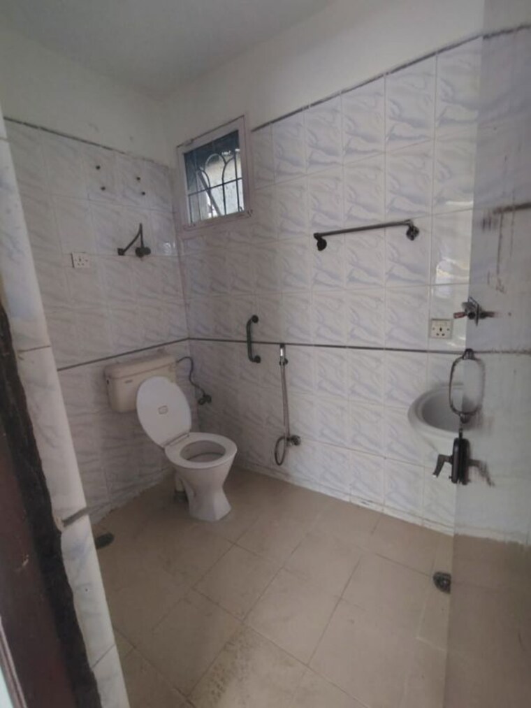 Bathroom, shipra-suncity 2 Bedroom 760 Sq.Ft. Apartment In Vaibhav Khand Ghaziabad 10106769