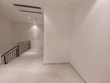 Room in 3 BHK Apartment at Indiabulls Sky Forest, Lower Parel – for Rent