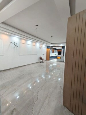 Room in 3 BHK Builder Floor at BPTP District Faridabad, Sector 81 – for Sale