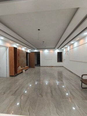 Room in 3 BHK Builder Floor at BPTP District Faridabad, Sector 81 – for Sale