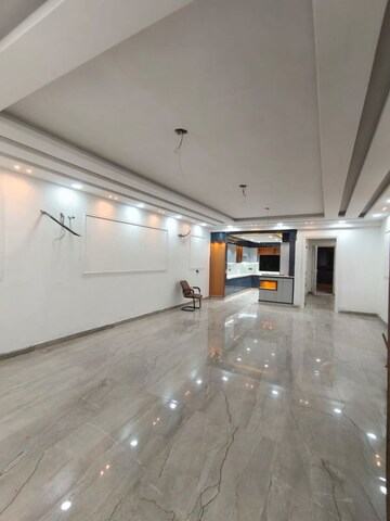 Parking in 3 BHK Builder Floor at BPTP District Faridabad, Sector 81 – for Sale