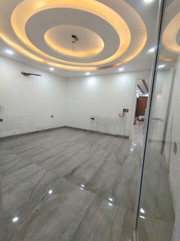 Bathroom in 3 BHK Builder Floor at BPTP District Faridabad, Sector 81 – for Sale