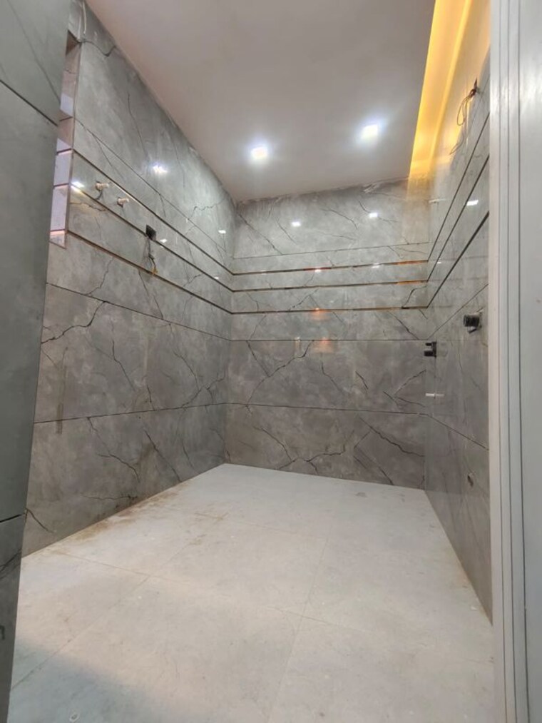 Bathroom, bptp-district-faridabad 3 Bedroom 140 Sq.Yd. Builder Floor In Sector 81 Faridabad 10106758