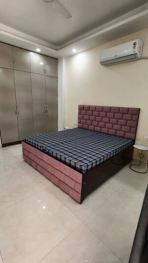 Bedroom in 3 BHK Builder Floor at Saurabh Niwas, Sector 40 – for Rent