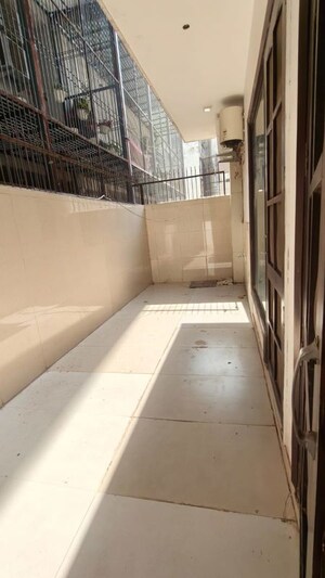 Balcony in 3 BHK Builder Floor at Saurabh Niwas, Sector 40 – for Rent