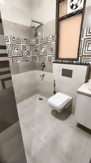 Master Bedroom in 3 BHK Builder Floor at Saurabh Niwas, Sector 40 – for Rent