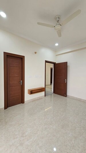 3 BHK Apartment For Rent in Sector 45