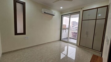 Room in 3 BHK Apartment at Sector 45 – for Rent