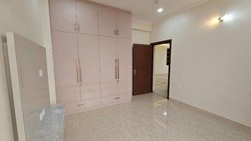 Room in 3 BHK Apartment at Sector 45 – for Rent