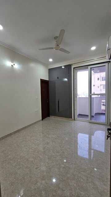 Room in 3 BHK Apartment at Sector 45 – for Rent