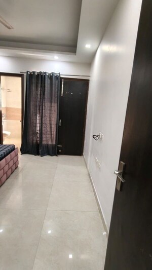 Building Lobby in 3 BHK Builder Floor at SPL Homes 5, Sector 46 – for Rent