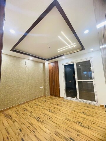Room in 3 BHK Builder Floor at Dehradun Cantt – for Rent
