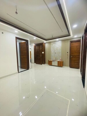 Room in 3 BHK Builder Floor at Dehradun Cantt – for Rent