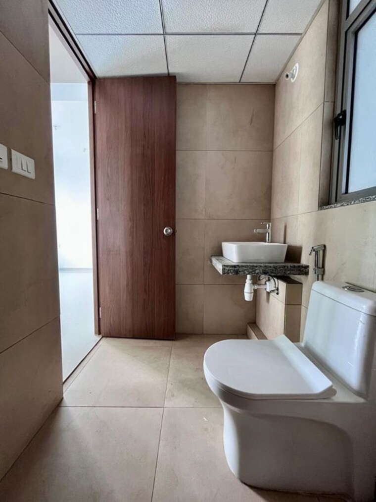 Bathroom, kalpataru-immensa 3 Bedroom 991 Sq.Ft. Apartment In Kolshet Road Thane 10107041