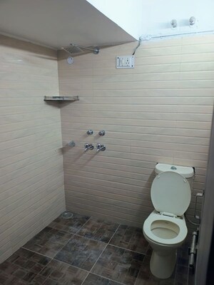Bathroom in 1 BHK Builder Floor at Ardee City, Sector 52 – for Rent