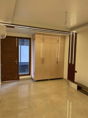 Room in 3 BHK Builder Floor at RWA Residential Society Sector 46, Sector 46 – for Rent