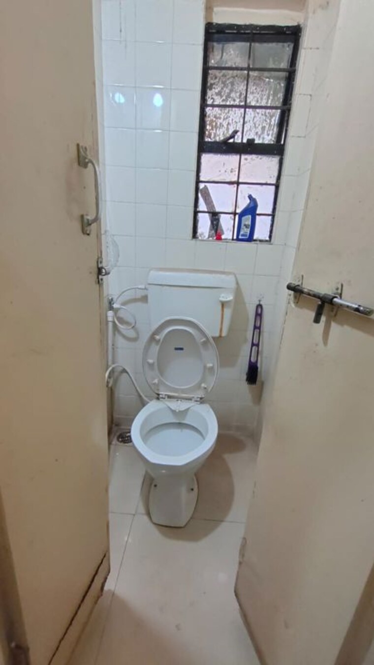 Bathroom, anand-nagar-park-chs 1 Bedroom 530 Sq.Ft. Apartment In Kothrud Pune 10107123