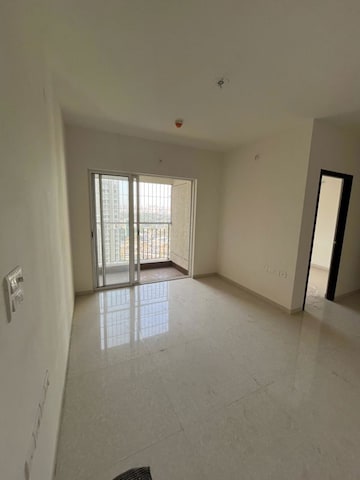 Room in 2 BHK Apartment at Lodha Amara, Kolshet Road – for Rent
