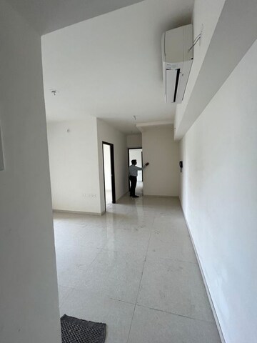 Room in 2 BHK Apartment at Lodha Amara, Kolshet Road – for Rent