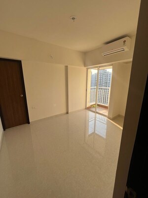 Room in 2 BHK Apartment at Lodha Amara, Kolshet Road – for Rent