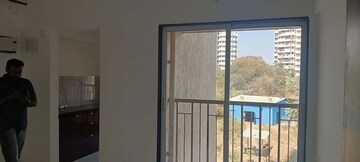 Room in 1 BHK Apartment at Metropolis Bayside, Kasarvadavali – for Rent