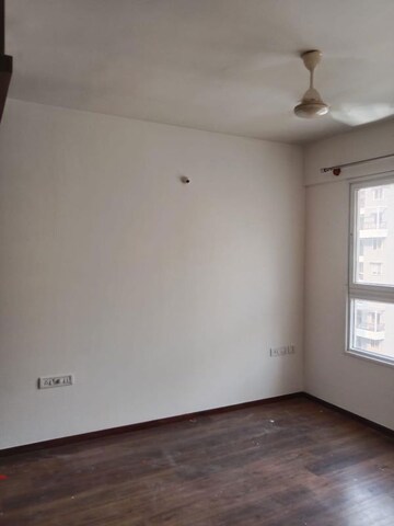 Room in 2 BHK Apartment at Godrej Aqua, International Airport Road – for Rent