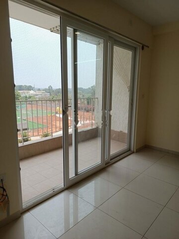 Room in 3 BHK Apartment at Godrej Aqua, International Airport Road – for Rent