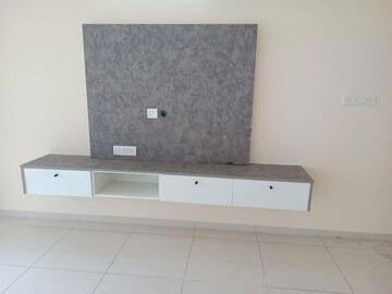 Room in 3 BHK Apartment at Godrej Aqua, International Airport Road – for Rent