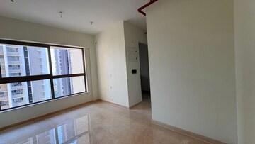 Room in 2 BHK Apartment at Kalpataru Paramount, Kapur Bawdi – for Rent