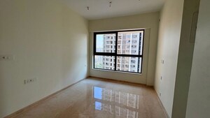 Room in 2 BHK Apartment at Kalpataru Paramount, Kapur Bawdi – for Rent