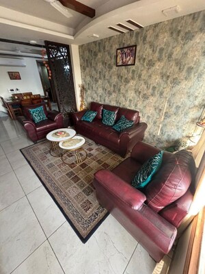 Living Room in 3 BHK Builder Floor at Ardee City, Sector 52 – for Rent