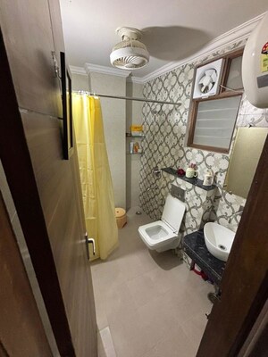 Master Bedroom in 3 BHK Builder Floor at Ardee City, Sector 52 – for Rent