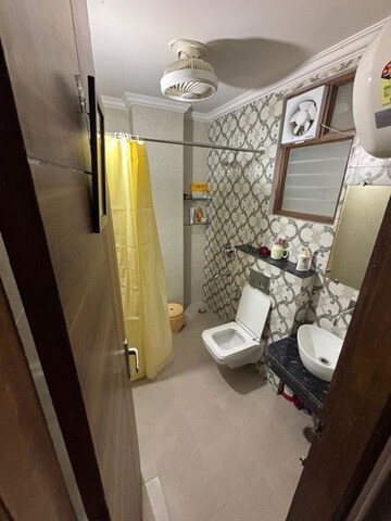 Master Bedroom in 3 BHK Builder Floor at Ardee City, Sector 52 – for Rent