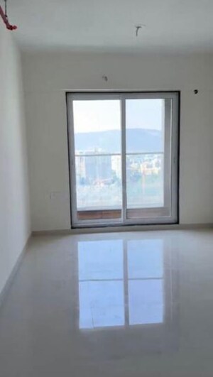 Room in 2 BHK Apartment at Ashar Axis, Majiwada – for Rent